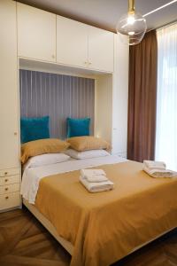 a bedroom with a large bed with towels on it at La Resilienza Relais 