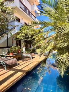 Bazén v ubytování Hotel Vila Nova do Príncipe nebo v jeho okolí