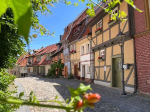 Mittelalterdomizil mit Balkon und Parkplätzen