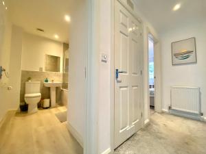 a white bathroom with a toilet and a sink at Stunning Home Driveway and Garden FREE PRIVATE PARKING - Northampton in Northampton