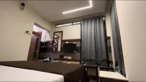 Μια τηλεόραση ή/και κέντρο ψυχαγωγίας στο HOTEL COASTAL INN