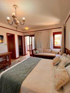 Postel nebo postele na pokoji v ubytování Hotel Vila Nova do Príncipe