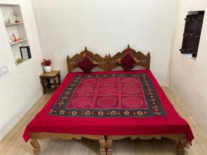 Krevet ili kreveti u jedinici u objektu Ashraya home stay in Pushkar valley