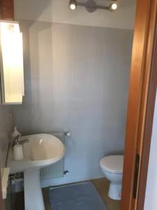 Ένα μπάνιο στο -Ortaflats- Appartamento Gli Archi