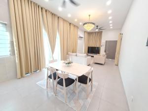 a dining room with a table and chairs at One Sweet Homestay Kulim Hi-Tech utk Msliim shj in Kulim