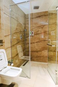 Oralia Resort tesisinde bir banyo