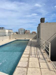 a swimming pool on the roof of a building at Excelente monoambiente en cañitas in Buenos Aires