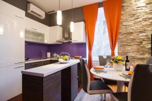 Kuchyň nebo kuchyňský kout v ubytování VisitZagreb Apartment