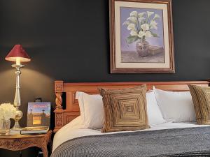 a bedroom with a bed and a vase of flowers at ANA FRANK Boutique Hotel in Lima