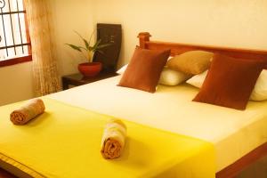 Postel nebo postele na pokoji v ubytování Golden Town Hotel