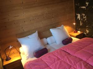 A bed or beds in a room at GENEPI