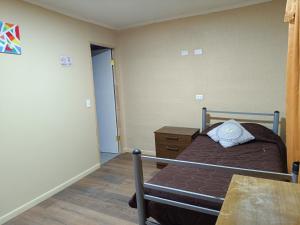 เตียงในห้องที่ Hostal Ollague, habitaciones con baño privado