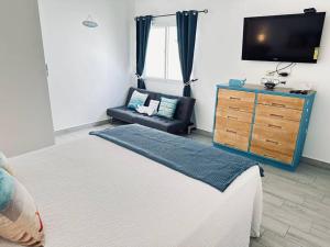 Postel nebo postele na pokoji v ubytování Villa CAS. nueva en Palma Real + 20 fotografií