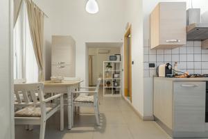 A kitchen or kitchenette at Zefnea House