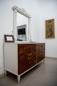 A television and/or entertainment centre at Zefnea House