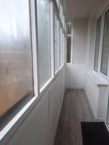 Ein Balkon oder eine Terrasse in der Unterkunft P Komunos Apartamentai Netoli Akropolio