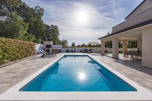 Basen w obiekcie SPECIAL OFFER! NEW LUXURY APARTMENT with pool, fitness, outdoor bar&grill lub w pobliżu