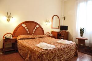 Postel nebo postele na pokoji v ubytování Hotel Villa Orio & Beatrice