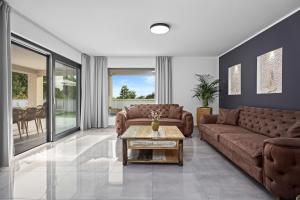 Część wypoczynkowa w obiekcie SPECIAL OFFER! NEW LUXURY APARTMENT with pool, fitness, outdoor bar&grill