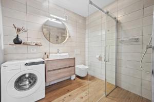 Łazienka w obiekcie SPECIAL OFFER! NEW LUXURY APARTMENT with pool, fitness, outdoor bar&grill