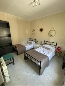 a bedroom with two beds and a table at Apartamento Fabian in Guardiola de Berguedà