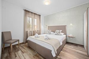 Łóżko lub łóżka w pokoju w obiekcie SPECIAL OFFER! NEW LUXURY APARTMENT with pool, fitness, outdoor bar&grill