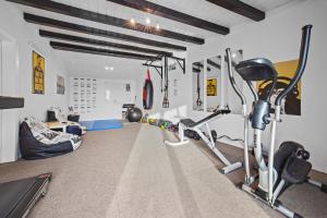 Centrum fitness w obiekcie SPECIAL OFFER! NEW LUXURY APARTMENT with pool, fitness, outdoor bar&grill