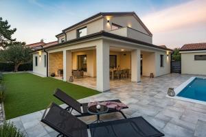 Basen w obiekcie SPECIAL OFFER! NEW LUXURY APARTMENT with pool, fitness, outdoor bar&grill lub w pobliżu