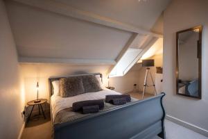 a bedroom with a bed with two pillows on it at Cosy Cottage in Moreton-in-Marsh in Moreton in Marsh