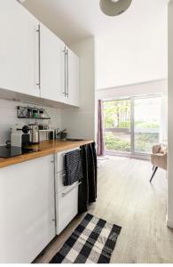 Kuchyňa alebo kuchynka v ubytovaní Appartement Cosy Paris centre