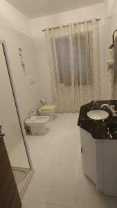 a bathroom with two sinks and a toilet and a shower at B&B LE LUCI Appartamento al primo piano interno 1 in Vasto +16 photos