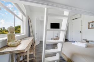 a room with a statue sitting on a desk next to a window at Treehouse Hotel in Miami