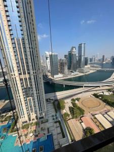 ภาพในคลังภาพของ Amna tower with a beautiful view and a chic style ในดูไบ