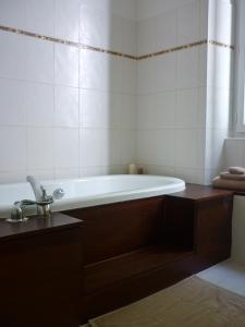 Ванна кімната в La Suite Côté Parc (Superbe T2 classé 4*)