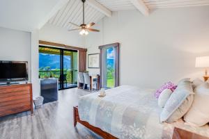 Μια τηλεόραση ή/και κέντρο ψυχαγωγίας στο Hanalei Bay Resort 8233 four