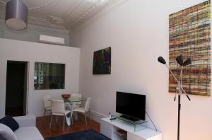 
A television and/or entertainment center at Home At Porto - Bolhão Apartments
