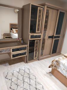 a bedroom with a bed and a dressing room at شقة مفروشة مدينة نصر in Cairo