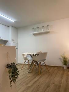 a kitchen with a table and two chairs in a room at Eine schöne Wohnung am Messeplatz in Basel