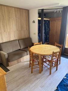 Posezení v ubytování Appartement Edelweiss Chamrousse vue sur Recoin La Croix de Chamrousse Grenoble