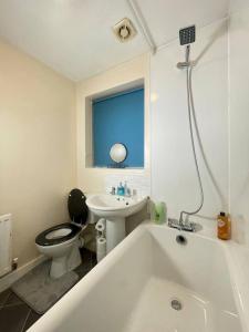 a bathroom with a tub and a toilet and a sink at Entire 2BR Cosy Home Thornaby in Thornaby on Tees