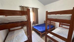 a room with three bunk beds in a room at Chácara Bela Vista in Paraibuna