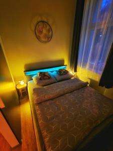 Ένα ή περισσότερα κρεβάτια σε δωμάτιο στο Apartamenty Toskania No.3
