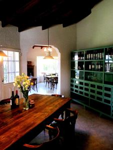 a dining room with a long wooden table and chairs at Angelo di Caneva in Chacras de Coria