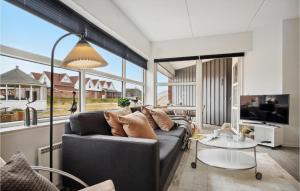 a living room with a couch and a table at Fan Bad, Lejl, 1 in Fanø