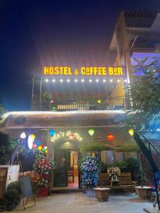 a hotel and coffee bar with a sign on it at An Hostel & Coffee Bar in Kỳ Vĩ