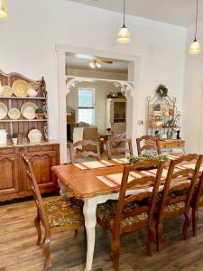 a dining room with a wooden table and chairs at The Shopkeeper's Cottage ~ CHIC! in Amador City