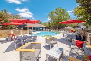 Kolam renang di atau dekat dengan Cozy BoHo 2bd Apartment - Cedar Park/North Austin