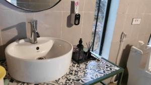 a bathroom with a white sink and a mirror at Stella Đồng Lâm Homestay in Làng Ben