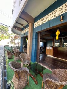 a restaurant with wicker chairs and a bar at THADAN GUEST HOUSE in Ban Houayxay