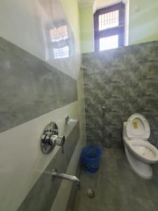 Koupelna v ubytování Shree Nanda Guest House